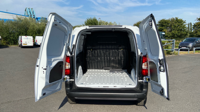 Vauxhall Combo Cargo Combo Diesel 1.5 Turbo D 100ps Prime Plus H1 Van - Image 5